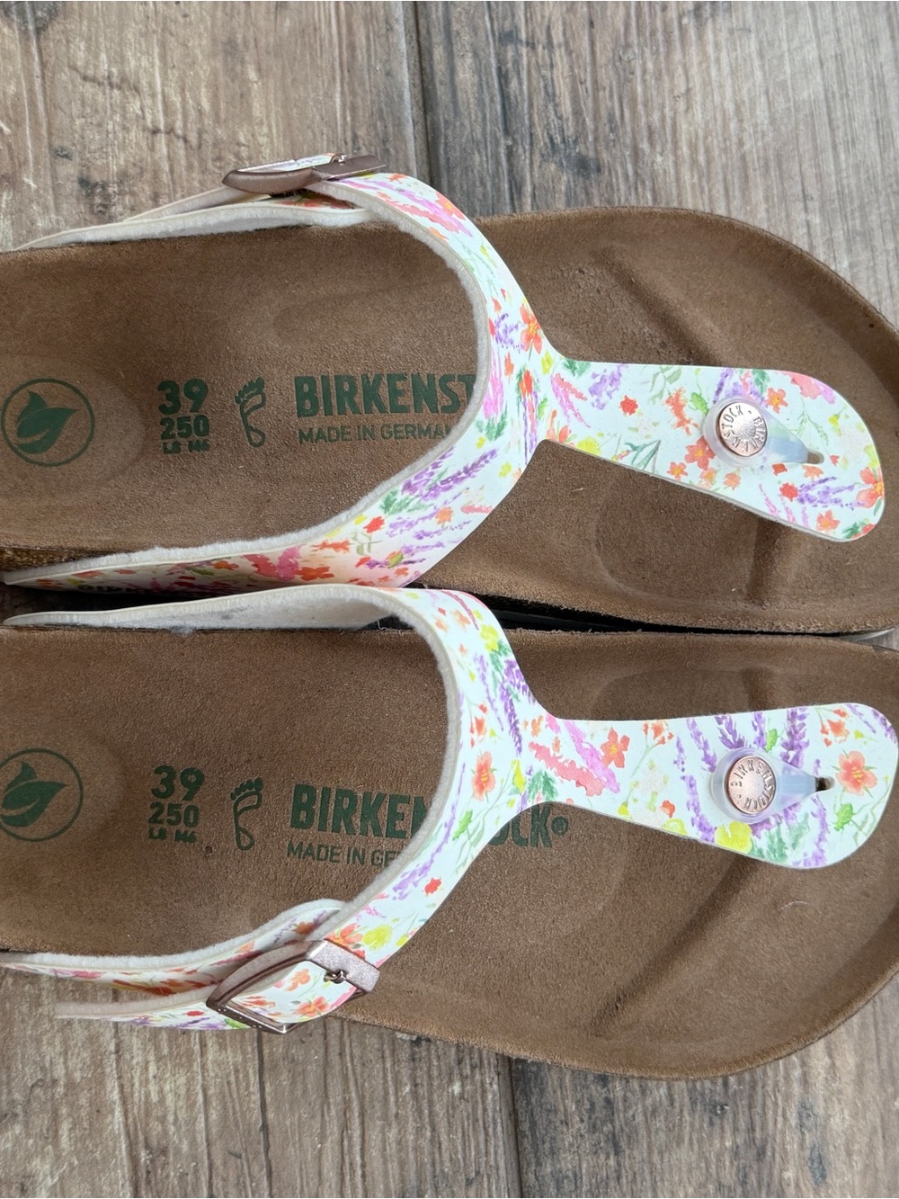 NWOT Birkenstock Gizeh Vegan Watercolor Flower White Sandals EU 39 - Picture 4 of 4
